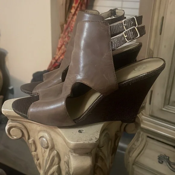 Brown Wedges - Picture 3 of 8